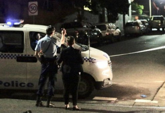 悉尼司机竟怒撞警车！两名警察被撞伤！