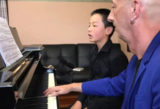 天才华裔钢琴少年 3岁被大师收徒 11岁获奖过百
