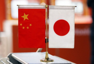 日媒将五星红旗置于日本国旗上 日网友炸锅