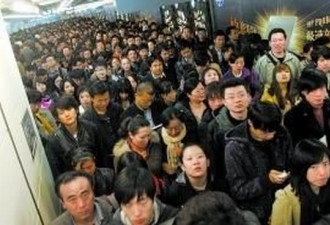 恐怖！北京一男子乘地铁被挤成四级伤残 致瘫痪