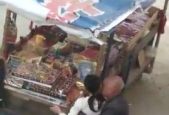 河南一七旬老人利用零食占女孩便宜被拘