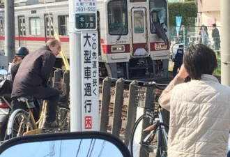 日本男子跳轨自杀没死成 却把火车司机砸伤了