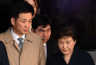 朴槿惠解职7名代理律师平内讧 被指自掘坟墓