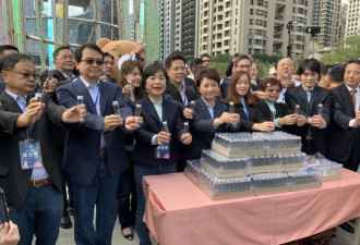 台中新市长就职送市民空气 被骂“皇帝的新装”