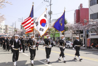 凌乱了……美韩两军庆祝400年前中朝打败日本