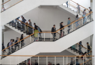 中国公务员讲生存法则：要以领导满意为目标