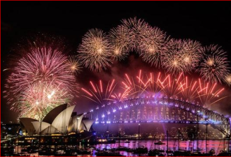 悉尼10万烟花迎新年 纽约挂倒数水晶球