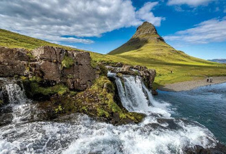 中国游客在冰岛用石头摆“中国” 引当地人不满