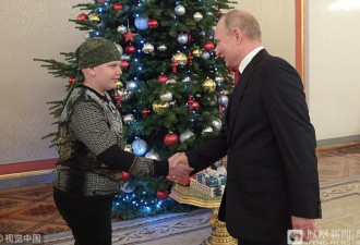 10岁绝症俄罗斯小男孩圆梦 终于与普京握上手了