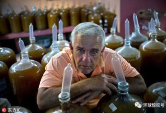 古巴酿酒师用避孕套酿酒 口味还挺丰富