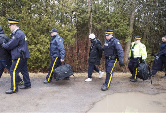 偷渡有内鬼：加拿大妇女载9名难民入境被发现