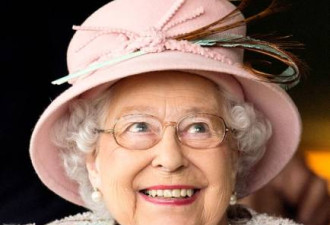 英国女王91岁生日 王室首次发女王洗礼照