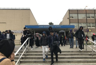 纽约法拉盛：带刀进入校园 华裔高中生被捕
