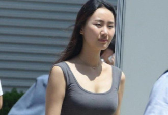 气温飙破31℃ 上海女孩子们都受不了了