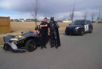 蝙蝠侠上路被加拿大警察给抓了 结局令人意外
