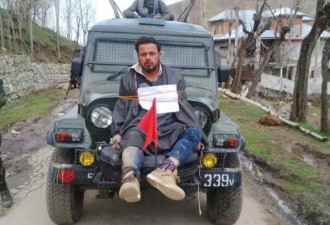 克什米尔抗议者疑遭印军“示众”:绑车上当人盾