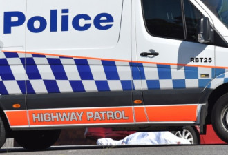 男子撞警车、劫车又砍人，大闹悉尼街头后自尽