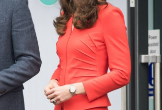 凯特王妃穿橘色短裙 身材凸凹有致