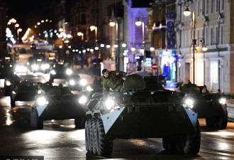 俄罗斯胜利日阅兵彩排 装甲车开上街