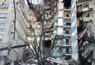 俄罗斯居民楼燃气爆炸致7人死亡 至少36人被埋
