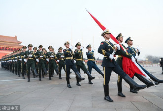元旦北京天安门广场举行升旗仪式 10万群众观看