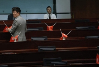 港侮辱国旗案议员获保释 押后5月再审