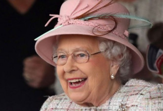 英女王看赛马低调庆91岁生日 多地鸣枪礼