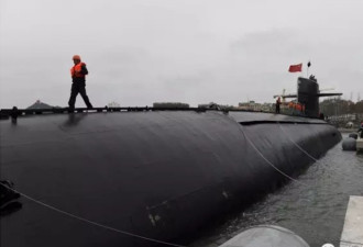 中国首艘核潜艇“汉”24日开放参观