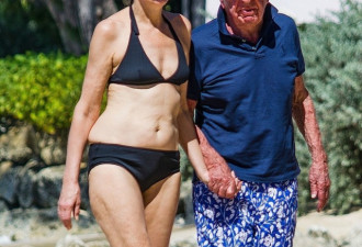 87岁默多克与62岁妻子游海边 身体健朗狂秀恩爱