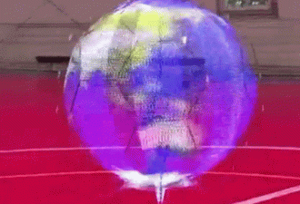 日本发明会飞的圆球形屏幕：在空中显示广告