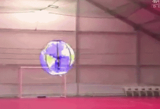 日本发明会飞的圆球形屏幕：在空中显示广告