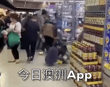 视频刷爆朋友圈！华人网友：用生命在抢奶粉