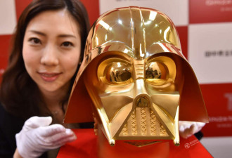 日本打造纯金星战面具 重30斤价值百万美元