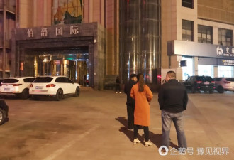警方突查郑州娱乐场所 多名女孩被带走