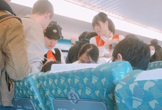外国女搭高铁快要昏倒 3乘客挺身而出热心帮忙