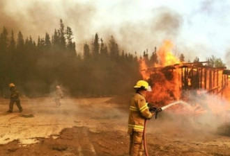加拿大麦堡林火一年后 1/5消防员患呼吸道问题
