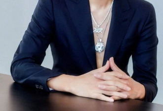 吴亦凡把成本200的项链卖20000 却被一秒抢光