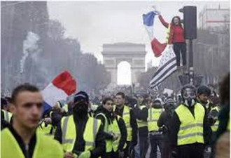 巴黎黄背心示威正演变为暴力冲突