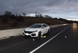 22岁女司机401路边换胎被撞命危 肇事司机逃逸