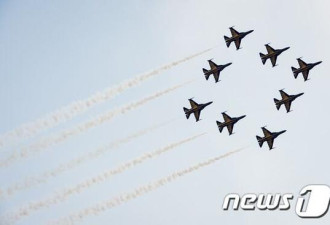 首尔上空现黑鹰战机 韩军方：只是庆典飞机演练
