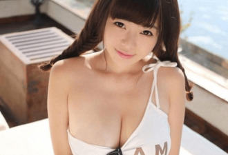 街拍：妖娆美女丰满性感 美胸不差柳岩（组图）