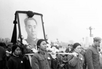 那年十里长街人群悲恸 只为送您！
