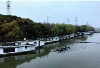 上海拆除“水上群租村” 60余艘船曾住200人