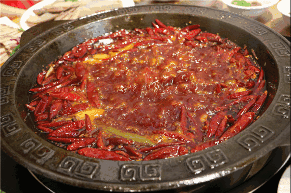 这些中国麻辣火锅到了日本后 我根本不敢进去