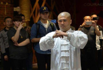 尴尬!太极拳师雷雷身份遭曝光 竟是保健按摩师