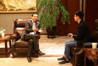 吴小晖4月26日在安邦总部接受媒体采访