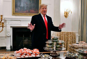 政府关门白宫没厨师 特朗普自掏腰包请客吃汉堡