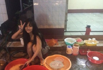 因帮妈洗碗 萌妹子一夜走红 照片病毒般扩散