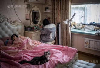 北京90后美女养硅胶娃娃当女儿，一起睡觉 组图