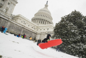美冬季风暴基亚夺12命 降雪破纪录 25万户断电